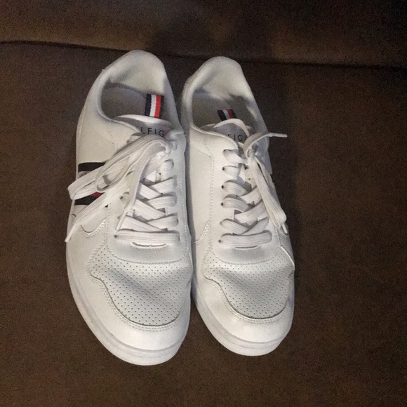 I am Selling new Tommy Hilfiger shoes for cheap - Picture 4 of 11